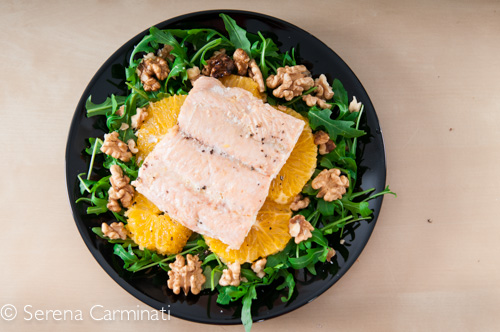 Step 4. Sprinkle the walnuts, drizzle with olive oil and season with salt and pepper.