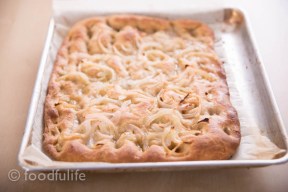 Focaccia rustica con le cipolle (rustic focaccia with onions)