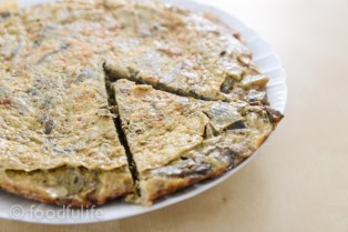 Frittata with artichokes, leeks and potatoes